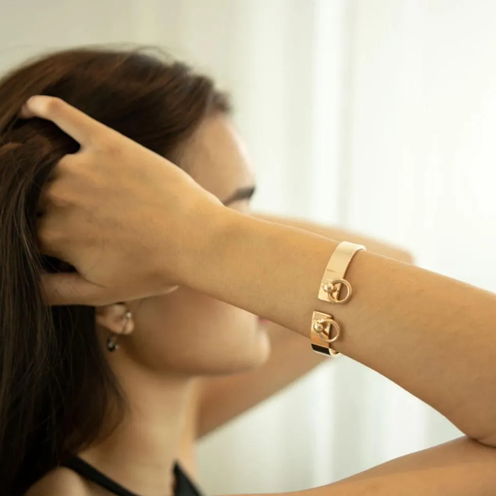CIRQUE OPEN HINGED CUFF BRACELET