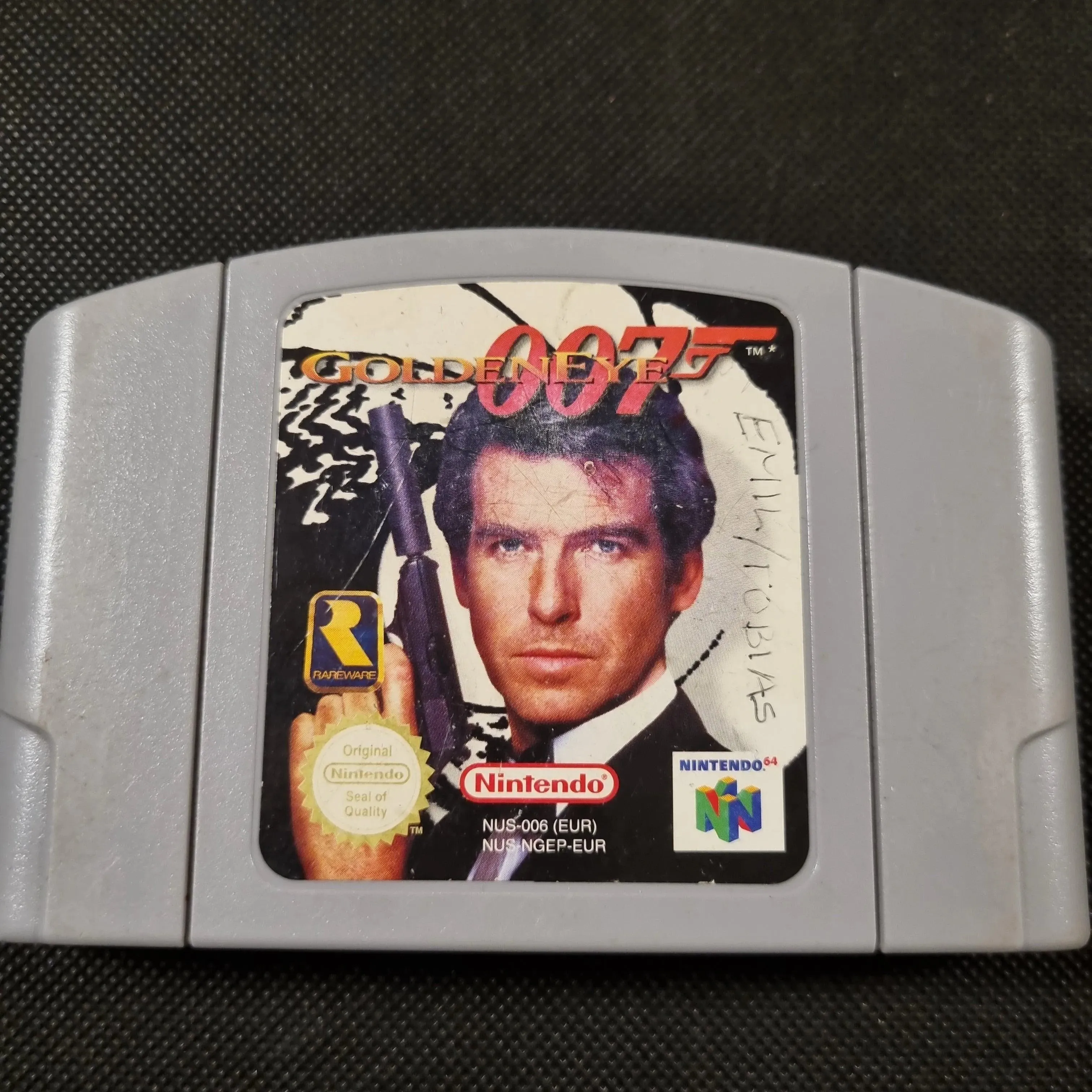 Golden Eye 007 (Tegnet på label)