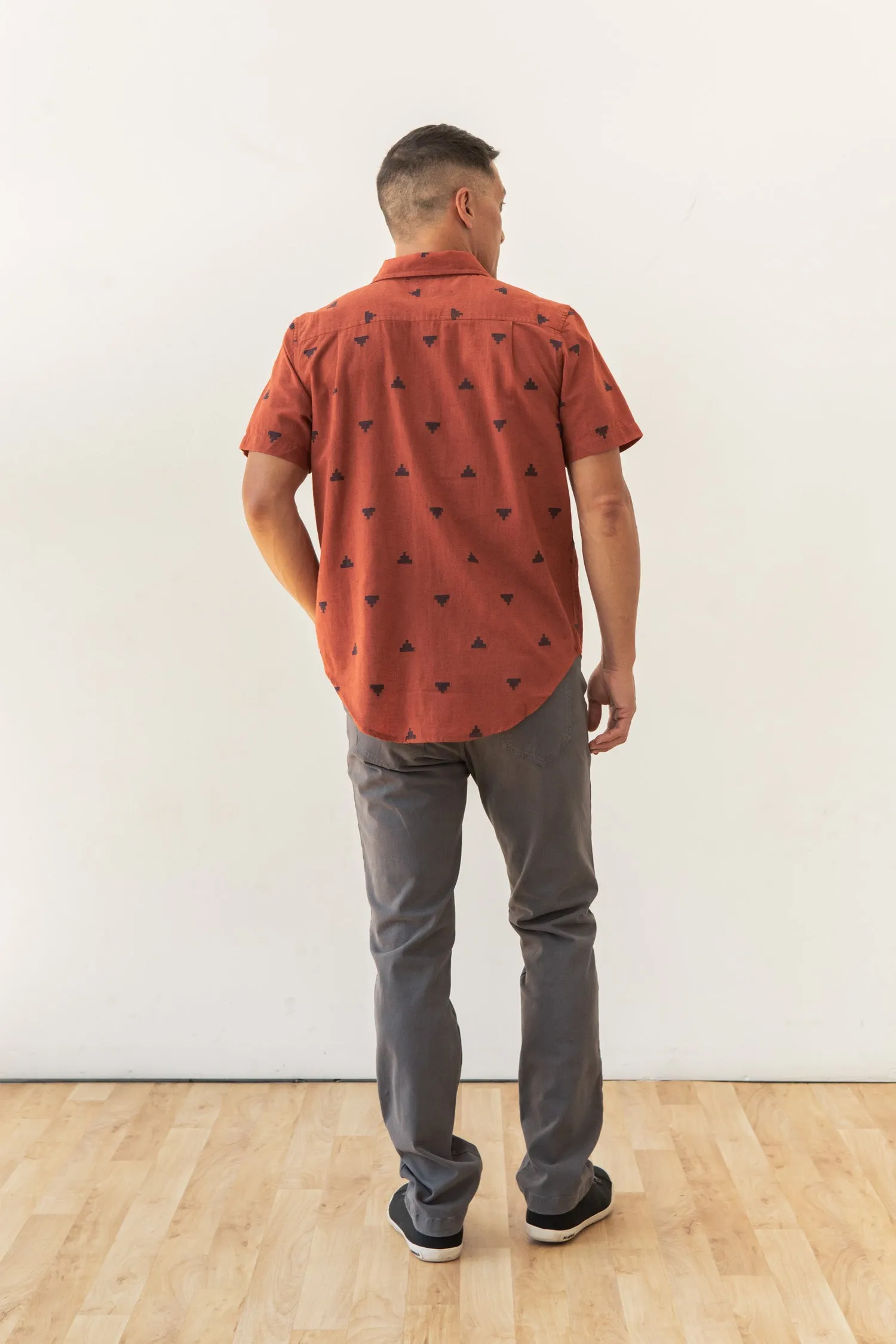 Malcolm Shirt / Rust Fil-Coupé Pyramids